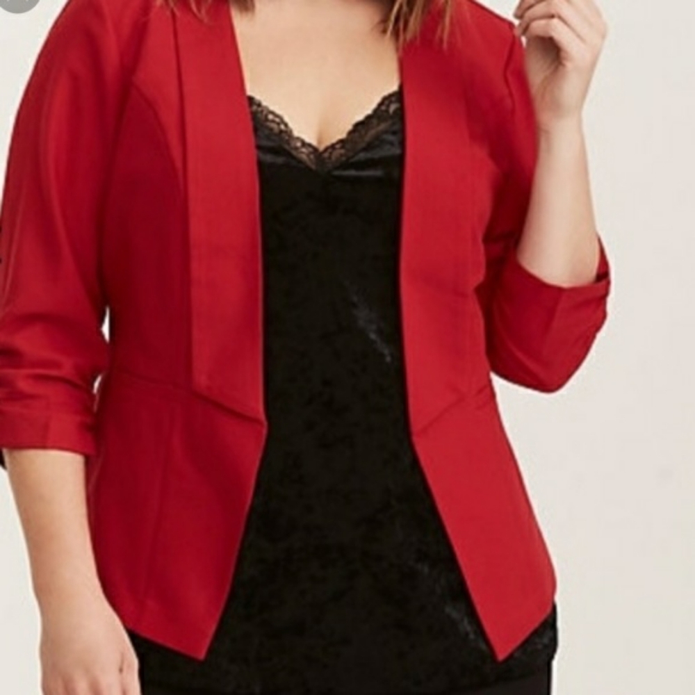 Three quarters sleeve red blazer